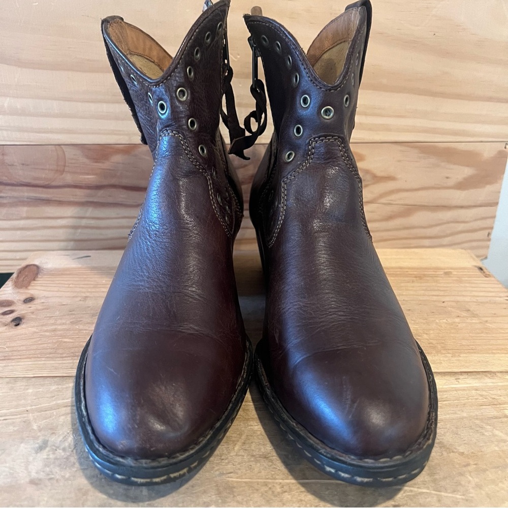 Born Chocolate Brown Leather Grommet Western Ankle Booties size 9 - Picture 8 of 13